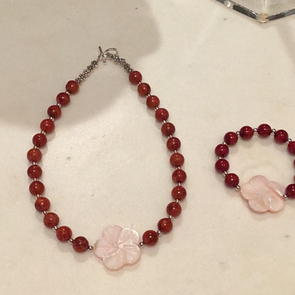 Necklace and bracelet set